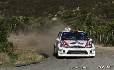 Andreas Mikkelsen - Ola Fløene
51º Tour de Corse - Rallye de France 2007. Ford Focus RS WRC '05 (EG53 CCN). Abandonó por exclusión.
Desconocemos el motivo de dicha exclusión.
Ramsport

Del 12 al 14 de Octubre, Ajaccio.
Superficie: asfalto.

El Rally constaba de 3 etapas con un total de 1099.10 km de los que 359.32 km divididos en 16 tramos, eran cronometrados.

Tomaron la salida 74 equipos, finalizaron 57.

© Petr Sagner
@
Palabras clave: Ford;Focus;WRC;Corse;Corcega;2007