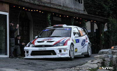 Andreas Mikkelsen - Ola Fløene
51º Tour de Corse - Rallye de France 2007. Ford Focus RS WRC '05 (EG53 CCN). Abandonó por exclusión.
Desconocemos el motivo de dicha exclusión.
Ramsport

Del 12 al 14 de Octubre, Ajaccio.
Superficie: asfalto.

El Rally constaba de 3 etapas con un total de 1099.10 km de los que 359.32 km divididos en 16 tramos, eran cronometrados.

Tomaron la salida 74 equipos, finalizaron 57.

© Petr Sagner
@
Palabras clave: Ford;Focus;WRC;Corse;Corcega;2007
