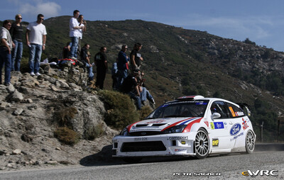 Andreas Mikkelsen - Ola Fløene
51º Tour de Corse - Rallye de France 2007. Ford Focus RS WRC '05 (EG53 CCN). Abandonó por exclusión.
Desconocemos el motivo de dicha exclusión.
Ramsport

Del 12 al 14 de Octubre, Ajaccio.
Superficie: asfalto.

El Rally constaba de 3 etapas con un total de 1099.10 km de los que 359.32 km divididos en 16 tramos, eran cronometrados.

Tomaron la salida 74 equipos, finalizaron 57.

© Petr Sagner
@
Palabras clave: Ford;Focus;WRC;Corse;Corcega;2007