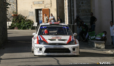Andreas Mikkelsen - Ola Fløene
51º Tour de Corse - Rallye de France 2007. Ford Focus RS WRC '05 (EG53 CCN). Abandonó por exclusión.
Desconocemos el motivo de dicha exclusión.
Ramsport

Del 12 al 14 de Octubre, Ajaccio.
Superficie: asfalto.

El Rally constaba de 3 etapas con un total de 1099.10 km de los que 359.32 km divididos en 16 tramos, eran cronometrados.

Tomaron la salida 74 equipos, finalizaron 57.

© Petr Sagner
@
Palabras clave: Ford;Focus;WRC;Corse;Corcega;2007
