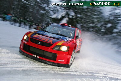 Toni Gardemeister - Jakke Honkanen
22º Rally Norway 2007. Mitsubishi Lancer WRC 05 (KN0 4WMD). Abandonó en SS15 Mountain 2 de 24.36 km. Desconocemos el motivo.

Del 16 al 18 de Febrero, Hamar, Innlandet.
Superficie: nieve - hielo.

El Rally constaba de 3 etapas con un total de 1109.57 km de los que 355.99 km divididos en 18 tramos, eran cronometrados.

Tomaron la salida 74 equipos, finalizaron 63.

© Petr Lusk
@@
Palabras clave: Toni_Gardemeister;Mitsubishi;lancer;WRC;Noruega;2007;Nieve