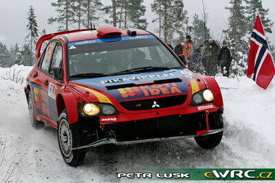 Toni Gardemeister - Jakke Honkanen
22º Rally Norway 2007. Mitsubishi Lancer WRC 05 (KN0 4WMD). Abandonó en SS15 Mountain 2 de 24.36 km. Desconocemos el motivo.

Del 16 al 18 de Febrero, Hamar, Innlandet.
Superficie: nieve - hielo.

El Rally constaba de 3 etapas con un total de 1109.57 km de los que 355.99 km divididos en 18 tramos, eran cronometrados.

Tomaron la salida 74 equipos, finalizaron 63.

© Petr Lusk
@@
Palabras clave: Toni_Gardemeister;Mitsubishi;lancer;WRC;Noruega;2007;Nieve