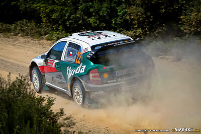 Jan Kopecký - Filip Schovánek
4º Rally d'Italia Sardegna 2007. Skoda Fabia WRC (4S8 9856). Abandonó por la direccion del coche en SS12 Su Filigosu 2 de 19.48 km.
Czech Rally Team Kopecký

Del 18 al 20 de Mayo, Olbia, Sardinia.
Superficie: tierra.

El Rally constaba de 3 etapas con un total de 1061.84 km de los que 342.86 km divididos en 18 tramos, eran cronometrados.

Tomaron la salida 82 equipos, finalizaron 67.

© Robert Tuchowski
@@
Palabras clave: Skoda;Fabia;Cerdeña;Italia;2007