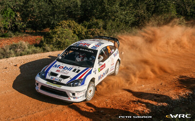 Guy Wilks - Phil Pugh
41º Vodafone Rally de Portugal 2007. Ford Focus RS WRC '05 (ET53 URO). Abandonó por avería mecánica en SS3 Serra de Tavira 1 de 24.38 km.
Ramsport

Del 30 de Marzo al 1 de Abril, Faro.
Superficie: tierra.

El Rally constaba de 3 etapas con un total de 1009.31 km de los que 357.10 km divididos en 18 tramos, eran cronometrados.

Tomaron la salida 80 equipos, finalizaron 61.

© Petr Sagner
@@
Palabras clave: Ford;Focus;WRC;Portugal;2007