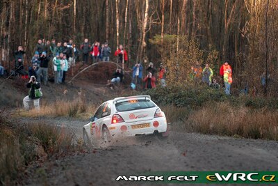 Stuart Jones - Andrew Bull
63º Wales Rally GB 2007. MG S2000 Sport (EN04 BNV). Abandonó por accidente en SS14 Brechfa 1 de 28.89 km.

Del 30 de Noviembre al 2 de Diciembre, Cardiff, Wales.
Superficie: tierra.

El Rally constaba de 3 etapas con un total de 1271.94 km de los que 359.54 km divididos en 17 tramos, eran especiales.

Tomaron la salida 108 equipos, finalizaron 83.

© Marek Felt
@@
Palabras clave: MG;Sport;Gran_Bretaña;2007