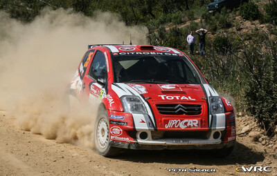 Martin Prokop - Jan Tománek
41º Vodafone Rally de Portugal 2007. Citroën C2 S1600 (2J3 8402). Abandonó por accidente en SS5 Tavira 2 de 19.92 km.

Del 30 de Marzo al 1 de Abril, Faro.
Superficie: tierra.

El Rally constaba de 3 etapas con un total de 1009.31 km de los que 357.10 km divididos en 18 tramos, eran cronometrados.

Tomaron la salida 80 equipos, finalizaron 61.

© Petr Sagner
@@
Palabras clave: Citroen;Portugal;2007