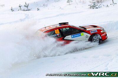 Martin Prokop - Jan Tománek
56º Uddeholm Swedish Rally 2007. Mitsubishi Lancer Evo IX (CW NM 764). Abandonó por pinchazos en SS20 Super Special Stage Karlstad 2 de 1.90 km.

Del 9 al 11 de Febrero, Karlstad.
Superficie: nieve - hielo.

El Rally constaba de 3 etapas con un total de 1731.25 km de los que 342.09 km divididos en 20 tramos, eran cronometrados.

Tomaron la salida 58 equipos, finalizaron 43.

© Martin Stanislav
@
Palabras clave: Mitsubishi;Lancer;Suecia;2007;Nieve