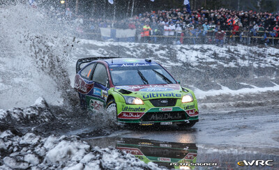Jari-Matti Latvala - Miikka Anttila
57º Uddeholm Swedish Rally 2008. Ford Focus RS WRC '07 (EU07 SUF). Clasificado 1º.
BP Ford Abu Dhabi WRT

Del 8 al 10 de Febrero, Karlstad.
Superficie: nieve - hielo.

El Rally tenia un total de 1408.94 km de los que 340.24 km divididos en 3 etapas y 20 tramos eran cronometrados.

Tomaron la salida 61 equipos, finalizaron 49.

© Petr Sagner
@
Palabras clave: ;Ford;Focus;WRC;Suecia;2008;Nieve