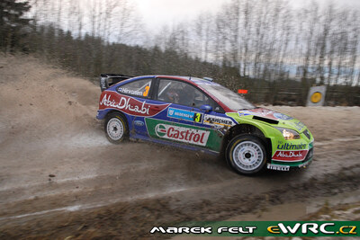Mikko Hirvonen - Jarmo Lehtinen
57º Uddeholm Swedish Rally 2008. Ford Focus RS WRC '07 (EU07 SSZ). Clasificado 2º.
BP Ford Abu Dhabi WRT

Del 8 al 10 de Febrero, Karlstad.
Superficie: nieve - hielo.

El Rally tenia un total de 1408.94 km de los que 340.24 km divididos en 3 etapas y 20 tramos eran cronometrados.

Tomaron la salida 61 equipos, finalizaron 49.

© Marek Felt
@
Palabras clave: ;Ford;Focus;WRC;Suecia;2008