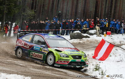 Mikko Hirvonen - Jarmo Lehtinen
57º Uddeholm Swedish Rally 2008. Ford Focus RS WRC '07 (EU07 SSZ). Clasificado 2º.
BP Ford Abu Dhabi WRT

Del 8 al 10 de Febrero, Karlstad.
Superficie: nieve - hielo.

El Rally tenia un total de 1408.94 km de los que 340.24 km divididos en 3 etapas y 20 tramos eran cronometrados.

Tomaron la salida 61 equipos, finalizaron 49.

© Petr Sagner
@
Palabras clave: ;Ford;Focus;WRC;Suecia;2008;Nieve