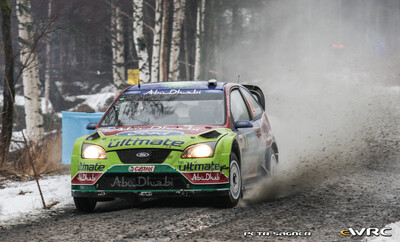 Mikko Hirvonen - Jarmo Lehtinen
57º Uddeholm Swedish Rally 2008. Ford Focus RS WRC '07 (EU07 SSZ). Clasificado 2º.
BP Ford Abu Dhabi WRT

Del 8 al 10 de Febrero, Karlstad.
Superficie: nieve - hielo.

El Rally tenia un total de 1408.94 km de los que 340.24 km divididos en 3 etapas y 20 tramos eran cronometrados.

Tomaron la salida 61 equipos, finalizaron 49.

© Petr Sagner
@
Palabras clave: ;Ford;Focus;WRC;Suecia;2008;Nieve