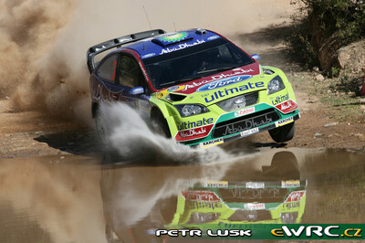 Mikko Hirvonen - Jarmo Lehtinen
5º Corona Rally Mexico 2008. Ford Focus RS WRC '07 (EU07 SSZ). Clasificado 4º.
BP Ford Abu Dhabi WRT

Del 28 de Febrero al 2 de Marzo, León.
Superficie: tierra.

El Rally tenia un total de 808.53 km de los que 353.75 km divididos en 3 etapas y 20 tramos eran cronometrados (1 de ellos fue cancelado SS18 Guanajuatito de 22.3 km).

Tomaron la salida 40 equipos, finalizaron 28.

© Petr Lusk
@@
Palabras clave: ;Ford;Focus;WRC;Mexico;2008