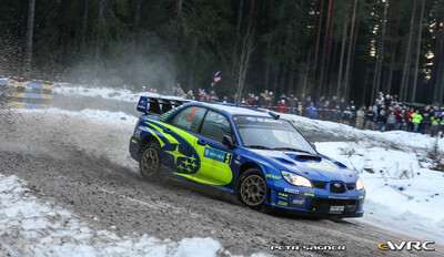 Petter Solberg - Phil Mills
57º Uddeholm Swedish Rally 2008. Subaru Impreza S12B WRC '07 (FT57 SRT). Clasificado 4º.
Subaru World Rally Team

Del 8 al 10 de Febrero, Karlstad.
Superficie: nieve - hielo.

El Rally tenia un total de 1408.94 km de los que 340.24 km divididos en 3 etapas y 20 tramos eran cronometrados.

Tomaron la salida 61 equipos, finalizaron 49.

© Petr Sagner
@
Palabras clave: Petter_Solberg;Subaru;Impreza;WRC;Suecia;2008;Nieve