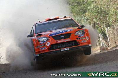 Henning Solberg - Cato Menkerud
5º Corona Rally Mexico 2008. Ford Focus RS WRC '07 (EO56 TZR). Clasificado 5º.
Munchi's Ford WRT

Del 28 de Febrero al 2 de Marzo, León.
Superficie: tierra.

El Rally tenia un total de 808.53 km de los que 353.75 km divididos en 3 etapas y 20 tramos eran cronometrados (1 de ellos fue cancelado SS18 Guanajuatito de 22.3 km).

Tomaron la salida 40 equipos, finalizaron 28.

© Petr Lusk
@@
Palabras clave: Ford;Focus;WRC;Mexico;2008