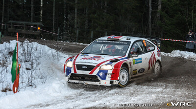 Andreas Mikkelsen - Ola Fløene
57º Uddeholm Swedish Rally 2008. Ford Focus RS WRC '06 (EU55 CNJ). Clasificado 5º.
Ramsport

Del 8 al 10 de Febrero, Karlstad.
Superficie: nieve - hielo.

El Rally tenia un total de 1408.94 km de los que 340.24 km divididos en 3 etapas y 20 tramos eran cronometrados.

Tomaron la salida 61 equipos, finalizaron 49.

© Petr Sagner
@@
Palabras clave: ;Ford;Focus;WRC;Suecia;2008;Nieve