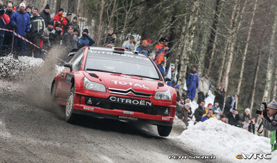 Dani Sordo - Marc Martí
57º Uddeholm Swedish Rally 2008. Citroën C4 WRC (734 EGZ 78). Clasificado 6º.
Citroën Total WRT

Del 8 al 10 de Febrero, Karlstad.
Superficie: nieve - hielo.

El Rally tenia un total de 1408.94 km de los que 340.24 km divididos en 3 etapas y 20 tramos eran cronometrados.

Tomaron la salida 61 equipos, finalizaron 49.

© Petr Sagner
@@
Palabras clave: ;Citroen;WRC;Suecia;2008;Nieve