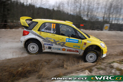 Toni Gardemeister - Tomi Tuominen
57º Uddeholm Swedish Rally 2008. Suzuki SX4 WRC (TKA 301 chi 1891). Clasificado 7º.
Suzuki World Rally Team

Del 8 al 10 de Febrero, Karlstad.
Superficie: nieve - hielo.

El Rally tenia un total de 1408.94 km de los que 340.24 km divididos en 3 etapas y 20 tramos eran cronometrados.

Tomaron la salida 61 equipos, finalizaron 49.

© Marek Felt
@
Palabras clave: Toni_Gardemeister;Suzuki;WRC;Suecia;2008;Nieve