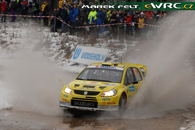 Toni Gardemeister - Tomi Tuominen
57º Uddeholm Swedish Rally 2008. Suzuki SX4 WRC (TKA 301 chi 1891). Clasificado 7º.
Suzuki World Rally Team

Del 8 al 10 de Febrero, Karlstad.
Superficie: nieve - hielo.

El Rally tenia un total de 1408.94 km de los que 340.24 km divididos en 3 etapas y 20 tramos eran cronometrados.

Tomaron la salida 61 equipos, finalizaron 49.

© Marek Felt
@@
Palabras clave: Toni_Gardemeister;Suzuki;WRC;Suecia;2008