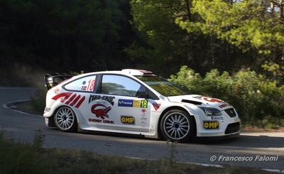 Andreas Mikkelsen - Ola Fløene
44º RallyRACC Catalunya - Costa Daurada 2008. Ford Focus RS WRC '07 (EA07 RGZ). Clasificado 8.

Del 2 al 5 de Octubre, Salou, Tarragona, Catalunya, España.
Superficie: asfalto.

El Rally tenia un total de 1313.99 Km de los que 353.62 Km divididos en 18 tramos eran especiales.

Se inscribieron 79 equipos, tomaron la salida 69, finalizaron 48.

© Francesco Falomi
@
Palabras clave: ;Ford;Focus;WRC;Catalunya;España;Spain;2008