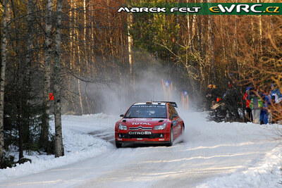 Sébastien Loeb - Daniel Elena
57º Uddeholm Swedish Rally 2008. Citroën C4 WRC (738 EGZ 78). Abandonó por avería mecánica en SS11 Vargasen 1 de 24.63 km.
Citroën Total WRT

Del 8 al 10 de Febrero, Karlstad.
Superficie: nieve - hielo.

El Rally tenia un total de 1408.94 km de los que 340.24 km divididos en 3 etapas y 20 tramos eran cronometrados.

Tomaron la salida 61 equipos, finalizaron 49.

© Marek Felt
@
Palabras clave: Sebastien_Loeb;Citroen;WRC;Suecia;2008;Nieve