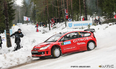 Sébastien Loeb - Daniel Elena
57º Uddeholm Swedish Rally 2008. Citroën C4 WRC (738 EGZ 78). Abandonó por avería mecánica en SS11 Vargasen 1 de 24.63 km.
Citroën Total WRT

Del 8 al 10 de Febrero, Karlstad.
Superficie: nieve - hielo.

El Rally tenia un total de 1408.94 km de los que 340.24 km divididos en 3 etapas y 20 tramos eran cronometrados.

Tomaron la salida 61 equipos, finalizaron 49.

© Petr Sagner
@@
Palabras clave: Sebastien_Loeb;Citroen;WRC;Suecia;2008;Nieve