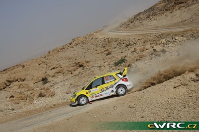 Per-Gunnar Andersson - Jonas Andersson
1º Jordan Rally 2008. Suzuki SX4 WRC (TKN301 SO8685). Abandonó por avería mecánica en SS19 Jordan River 1 de 41.45 km.
Suzuki World Rally Team

Del 24 al 27 de Abril.
Superficie: tierra.

El Rally constaba de 3 etapas con un total de 983.44 km de los que 359.26 km divididos en 22 tramos, eran cronometrados.

Tomaron la salida 54 equipos, finalizaron 33.

© Willy Weyens
@
Palabras clave: Suzuki;WRC;Jordania;2008