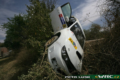 Spyros Pavlides - Denis Giraudet
5º Corona Rally Mexico 2008. Subaru Impreza STi N14. Abandonó por accidente en SS1 Alfaro 1 de 22.96 km.

Del 28 de Febrero al 2 de Marzo, León.
Superficie: tierra.

El Rally tenia un total de 808.53 km de los que 353.75 km divididos en 3 etapas y 20 tramos eran cronometrados (1 de ellos fue cancelado SS18 Guanajuatito de 22.3 km).

Tomaron la salida 40 equipos, finalizaron 28.

© Petr Lusk
@@
Palabras clave: Subaru;Impreza;Mexico;2008;Crash