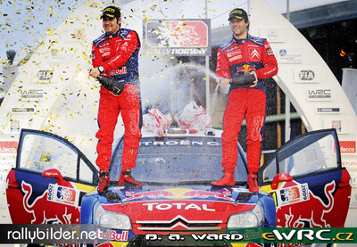 Sébastien Loeb - Daniel Elena
Rally Norway 2009. Citroën C4 WRC (459 EMX 78). Clasificado 1º.
Citroën Total WRT

Del 12 al 15 de Febrero, Hamar.
Superficie: nieve - hielo.

El Rally tenia un total de 1230.15 km de los que 360.90 km divididos en 3 etapas y 23 tramos eran cronometrados.

Tomaron la salida 42 equipos, finalizaron 34.

© Benjamin A. Ward
@
Palabras clave: Sebastien_Loeb;Citroen;WRC;Noruega;2009