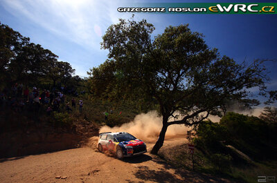 Sébastien Loeb - Daniel Elena
43º Vodafone Rally de Portugal 2009. Citröen C4 WRC (886 ESF 78). Clasificado 1º.
Citroën Total WRT

Del 2 al 5 de Abril, Faro.
Superficie: tierra.

El Rally tenia un total de 1164.99 km de los que 361.36 km divididos en 3 etapas y18 tramos eran cronometrados.

Tomaron la salida 70 equipos, finalizaron 41.

© Greg Roslon
@
Palabras clave: Sebastien_Loeb;Citroen;WRC;Portugal;2009