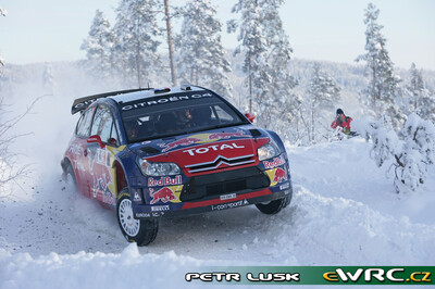 Sébastien Loeb - Daniel Elena
Rally Norway 2009. Citroën C4 WRC (459 EMX 78). Clasificado 1º.
Citroën Total WRT

Del 12 al 15 de Febrero, Hamar.
Superficie: nieve - hielo.

El Rally tenia un total de 1230.15 km de los que 360.90 km divididos en 3 etapas y 23 tramos eran cronometrados.

Tomaron la salida 42 equipos, finalizaron 34.

© Petr Lusk
@
Palabras clave: Sebastien_Loeb;Citroen;WRC;Noruega;2009