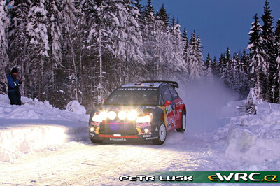 Sébastien Loeb - Daniel Elena
Rally Norway 2009. Citroën C4 WRC (459 EMX 78). Clasificado 1º.
Citroën Total WRT

Del 12 al 15 de Febrero, Hamar.
Superficie: nieve - hielo.

El Rally tenia un total de 1230.15 km de los que 360.90 km divididos en 3 etapas y 23 tramos eran cronometrados.

Tomaron la salida 42 equipos, finalizaron 34.

© Petr Lusk
@
Palabras clave: Sebastien_Loeb;Citroen;WRC;Noruega;2009