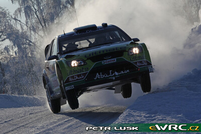 Mikko Hirvonen - Jarmo Lehtinen
Rally Norway 2009. Ford Focus RS WRC '08 (PX08 AXB). Clasificado 2º.
BP Ford Abu Dhabi WRT

Del 12 al 15 de Febrero, Hamar.
Superficie: nieve - hielo.

El Rally tenia un total de 1230.15 km de los que 360.90 km divididos en 3 etapas y 23 tramos eran cronometrados.

Tomaron la salida 42 equipos, finalizaron 34.

© Petr Lusk
@
Palabras clave: ;Ford;Focus;WRC;Noruega;2009;Nieve