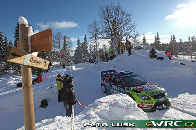 Mikko Hirvonen - Jarmo Lehtinen
Rally Norway 2009. Ford Focus RS WRC '08 (PX08 AXB). Clasificado 2º.
BP Ford Abu Dhabi WRT

Del 12 al 15 de Febrero, Hamar.
Superficie: nieve - hielo.

El Rally tenia un total de 1230.15 km de los que 360.90 km divididos en 3 etapas y 23 tramos eran cronometrados.

Tomaron la salida 42 equipos, finalizaron 34.

© Petr Lusk
@
Palabras clave: ;Ford;Focus;WRC;Noruega;2009;Nieve