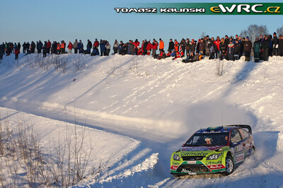 Mikko Hirvonen - Jarmo Lehtinen
Rally Norway 2009. Ford Focus RS WRC '08 (PX08 AXB). Clasificado 2º.
BP Ford Abu Dhabi WRT

Del 12 al 15 de Febrero, Hamar.
Superficie: nieve - hielo.

El Rally tenia un total de 1230.15 km de los que 360.90 km divididos en 3 etapas y 23 tramos eran cronometrados.

Tomaron la salida 42 equipos, finalizaron 34.

© Tomasz Kalinski
@
Palabras clave: ;Ford;Focus;WRC;Noruega;2009;Nieve