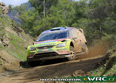 Mikko Hirvonen - Jarmo Lehtinen
38º FxPro Cyprus Rally 2009. Ford Focus RS WRC '08 (PX08 AXB). Clasificado 2º.
BP Ford Abu Dhabi WRT

Del 12 al 15 de Marzo, Chipre.
Superficie: Asfalto - tierra.

El Rally constaba de 3 etapas con un total de 1197.79 km de los que 332.07 km divididos en 14 tramos eran cronometrados. 

Tomaron la salida 32 equipos, finalizaron 24.

© Ivo Nesrovnal
@@
Palabras clave: Ford;Focus;WRC;Chipre;2009