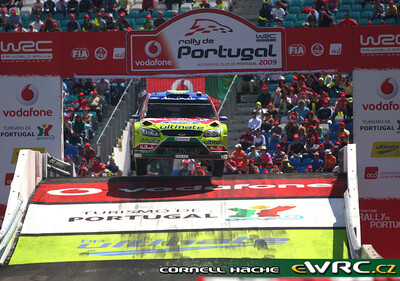 Mikko Hirvonen - Jarmo Lehtinen
43º Vodafone Rally de Portugal 2009. Ford Focus RS WRC '08 (PX08 AXC). Clasificado 2º.
BP Ford Abu Dhabi WRT

Del 2 al 5 de Abril, Faro.
Superficie: tierra.

El Rally tenia un total de 1164.99 km de los que 361.36 km divididos en 3 etapas y18 tramos eran cronometrados.

Tomaron la salida 70 equipos, finalizaron 41.

© Cornell Hache
@@
Palabras clave: ;Ford;Focus;WRC;Portugal;2009