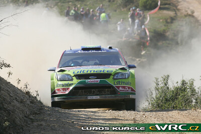Mikko Hirvonen - Jarmo Lehtinen
43º Vodafone Rally de Portugal 2009. Ford Focus RS WRC '08 (PX08 AXC). Clasificado 2º.
BP Ford Abu Dhabi WRT

Del 2 al 5 de Abril, Faro.
Superficie: tierra.

El Rally tenia un total de 1164.99 km de los que 361.36 km divididos en 3 etapas y18 tramos eran cronometrados.

Tomaron la salida 70 equipos, finalizaron 41.

© Luboš Kubele
@@
Palabras clave: ;Ford;Focus;WRC;Portugal;2009