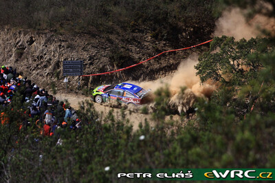 Mikko Hirvonen - Jarmo Lehtinen
43º Vodafone Rally de Portugal 2009. Ford Focus RS WRC '08 (PX08 AXC). Clasificado 2º.
BP Ford Abu Dhabi WRT

Del 2 al 5 de Abril, Faro.
Superficie: tierra.

El Rally tenia un total de 1164.99 km de los que 361.36 km divididos en 3 etapas y18 tramos eran cronometrados.

Tomaron la salida 70 equipos, finalizaron 41.

© Petr Eliáš
@@
Palabras clave: ;Ford;Focus;WRC;Portugal;2009