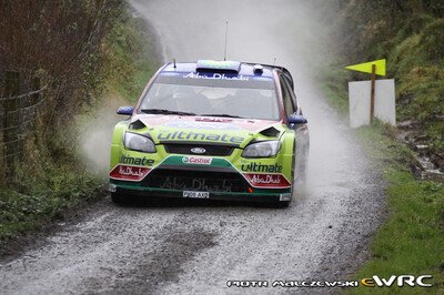 Mikko Hirvonen - Jarmo Lehtinen
4º Rally Ireland 2009. Ford Focus RS WRC '08 (PX08 AXB). Clasificado 3º.

Del 29 de Enero al 1 de Febrero, Sligo.
Superficie: asfalto.

El Rally tenia un total de 1349.42 km de los que 349.73 km divididos en 3 etapas y 19 tramos eran cronometrados (2 de ellos fueron cancelados, SS7 Murley de 24.70 km y SS8 Fardross de 14.77 km).

Tomaron la salida 36 equipos, finalizaron 28.

© Piotr Malczewski
@@
Palabras clave: Mikko_Hirvonen;Ford;Focus;WRC;Irlanda;2009