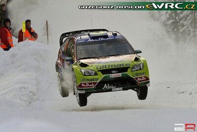 Jari-Matti Latvala - Miikka Anttila
Rally Norway 2009. Ford Focus RS WRC '08 (AG57 CKA). Clasificado 3º.
BP Ford Abu Dhabi WRT

Del 12 al 15 de Febrero, Hamar.
Superficie: nieve - hielo.

El Rally tenia un total de 1230.15 km de los que 360.90 km divididos en 3 etapas y 23 tramos eran cronometrados.

Tomaron la salida 42 equipos, finalizaron 34.

© Greg Roslon
@
Palabras clave: Jari-Matti_Latvala;Ford;Focus;WRC;Noruega;2009;Nieve