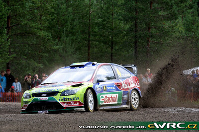Jari-Matti Latvala - Miikka Anttila
59º Neste Oil Rally Finland 2009. Ford Focus RS WRC '09 (EJ-1598). Clasificado 3º.
BP Ford Abu Dhabi WRT

Del 30 de Julio al 2 de Agosto, Jyväskylä, Finlandia.
Superficie: tierra.

El Rally tenía un total de 1449.61 km de los que 345 Km divididos en 23 tramos eran especiales.

Tomaron la salida 90 equipos, finalizaron 60.

© Vladimír Mandík jr.
@
Palabras clave: ;Ford;Focus;WRC;Finlandia;2009