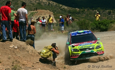 Jari-Matti Latvala - Miikka Anttila
56º Acropolis Rally of Greece 2009. Ford Focus RS WRC 09 (AG57 CKA). Clasificado 3º.

Del 11 al 14 de Junio, Loutraki, Grecia.
Superficie: tierra.

El Rally tenia un total de 1178.17 Km de los que 371.02 Km divididos en 17 tramos eran especiales (2 de ellas fueron canceladas SS3 Evangelistria de 21.03 Km y SS16 Loutraki 2 de 8.98 Km).

Se inscribieron 47 equipos, tomaron la salida 45, finalizaron 33.

© Greg Roslon
@
Palabras clave: ;Ford;Focus;WRC;Acropolis;Grecia;2009