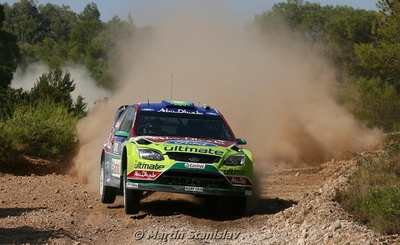Jari-Matti Latvala - Miikka Anttila
56º Acropolis Rally of Greece 2009. Ford Focus RS WRC 09 (AG57 CKA). Clasificado 3º.

Del 11 al 14 de Junio, Loutraki, Grecia.
Superficie: tierra.

El Rally tenia un total de 1178.17 Km de los que 371.02 Km divididos en 17 tramos eran especiales (2 de ellas fueron canceladas SS3 Evangelistria de 21.03 Km y SS16 Loutraki 2 de 8.98 Km).

Se inscribieron 47 equipos, tomaron la salida 45, finalizaron 33.

© Petr Sagner
@
Palabras clave: ;Ford;Focus;WRC;Acropolis;Grecia;2009