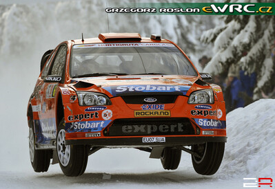 Henning Solberg - Cato Menkerud
Rally Norway 2009. Ford Focus RS WRC '08 (EU07 SUA). Clasificado 4º.
Stobart VK Ford Rally Team

Del 12 al 15 de Febrero, Hamar.
Superficie: nieve - hielo.

El Rally tenia un total de 1230.15 km de los que 360.90 km divididos en 3 etapas y 23 tramos eran cronometrados.

Tomaron la salida 42 equipos, finalizaron 34.

© Greg Roslon
@@
Palabras clave: ;Ford;Focus;WRC;Noruega;2009;Nieve