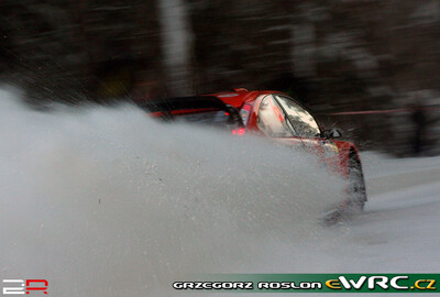 Henning Solberg - Cato Menkerud
Rally Norway 2009. Ford Focus RS WRC '08 (EU07 SUA). Clasificado 4º.
Stobart VK Ford Rally Team

Del 12 al 15 de Febrero, Hamar.
Superficie: nieve - hielo.

El Rally tenia un total de 1230.15 km de los que 360.90 km divididos en 3 etapas y 23 tramos eran cronometrados.

Tomaron la salida 42 equipos, finalizaron 34.

© Greg Roslon
@@
Palabras clave: ;Ford;Focus;WRC;Noruega;2009;Nieve