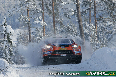 Henning Solberg - Cato Menkerud
Rally Norway 2009. Ford Focus RS WRC '08 (EU07 SUA). Clasificado 4º.
Stobart VK Ford Rally Team

Del 12 al 15 de Febrero, Hamar.
Superficie: nieve - hielo.

El Rally tenia un total de 1230.15 km de los que 360.90 km divididos en 3 etapas y 23 tramos eran cronometrados.

Tomaron la salida 42 equipos, finalizaron 34.

© Petr Lusk
@
Palabras clave: ;Ford;Focus;WRC;Noruega;2009;Nieve