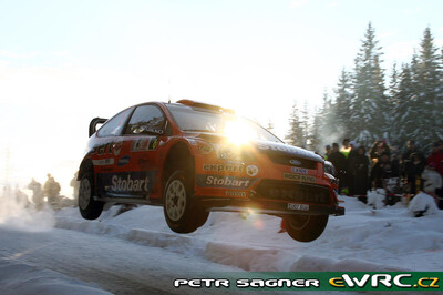 Henning Solberg - Cato Menkerud
Rally Norway 2009. Ford Focus RS WRC '08 (EU07 SUA). Clasificado 4º.
Stobart VK Ford Rally Team

Del 12 al 15 de Febrero, Hamar.
Superficie: nieve - hielo.

El Rally tenia un total de 1230.15 km de los que 360.90 km divididos en 3 etapas y 23 tramos eran cronometrados.

Tomaron la salida 42 equipos, finalizaron 34.

© Petr Sagner
@@@
Palabras clave: ;Ford;Focus;WRC;Noruega;2009;Nieve