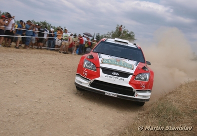 Federico Villagra - José Luis Díaz
56º Acropolis Rally of Greece 2009. Ford Focus RS WRC 08 (EA07 PXN). Clasificado 4º.

Del 11 al 14 de Junio, Loutraki, Grecia.
Superficie: tierra.

El Rally tenia un total de 1178.17 Km de los que 371.02 Km divididos en 17 tramos eran especiales (2 de ellas fueron canceladas SS3 Evangelistria de 21.03 Km y SS16 Loutraki 2 de 8.98 Km).

Se inscribieron 47 equipos, tomaron la salida 45, finalizaron 33.

© Martin Stanislav
@
Palabras clave: Ford;Focus;WRC;Acropolis;Grecia;2009