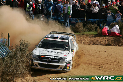 Petter Solberg - Phil Mills
43º Vodafone Rally de Portugal 2009. Citroën Xsara WRC (526 ERR 78). Clasificado 4º.
Petter Solberg Rally MSN Edition

Del 2 al 5 de Abril, Faro.
Superficie: tierra.

El Rally tenia un total de 1164.99 km de los que 361.36 km divididos en 3 etapas y18 tramos eran cronometrados.

Tomaron la salida 70 equipos, finalizaron 41.

© Luboš Kubele
@@
Palabras clave: Petter_Solberg;Citroen;Xsara;WRC;Portugal;2009
