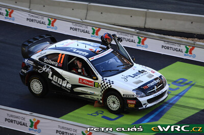 Petter Solberg - Phil Mills
43º Vodafone Rally de Portugal 2009. Citroën Xsara WRC (526 ERR 78). Clasificado 4º.
Petter Solberg Rally MSN Edition

Del 2 al 5 de Abril, Faro.
Superficie: tierra.

El Rally tenia un total de 1164.99 km de los que 361.36 km divididos en 3 etapas y18 tramos eran cronometrados.

Tomaron la salida 70 equipos, finalizaron 41.

© Petr Eliáš
@@
Palabras clave: Petter_Solberg;Citroen;Xsara;WRC;Portugal;2009